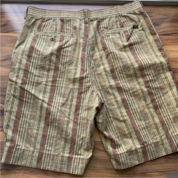 Tommy Bahama multicolored shorts 38 - Picture 1 of 6